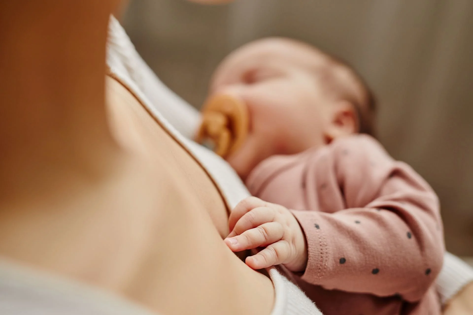 The Benefits of Breast Massage for Breastfeeding Moms - BreastfeedingMomwithherbaby
