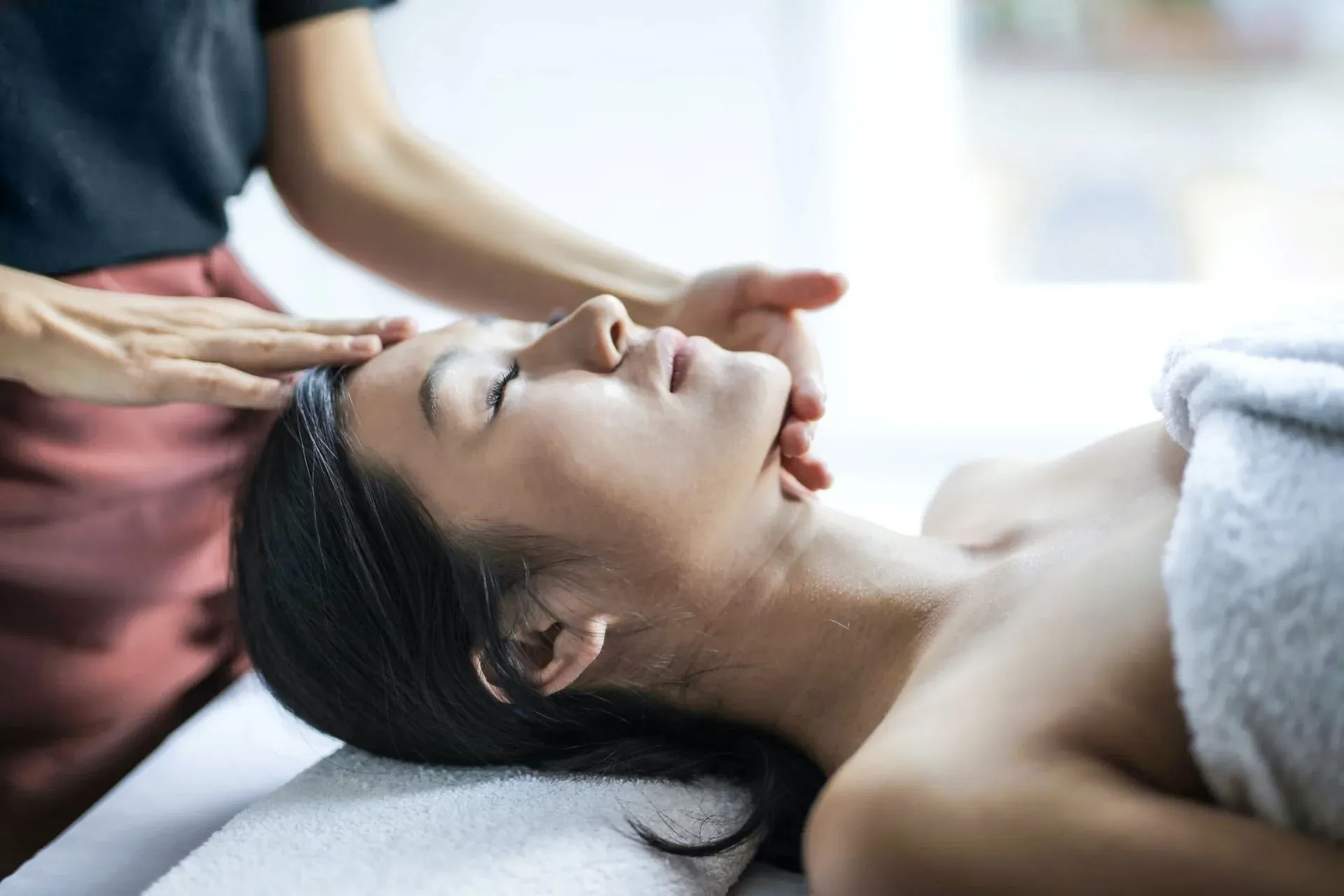 Massage for Migraine Relief: Easing Pain and Discomfort