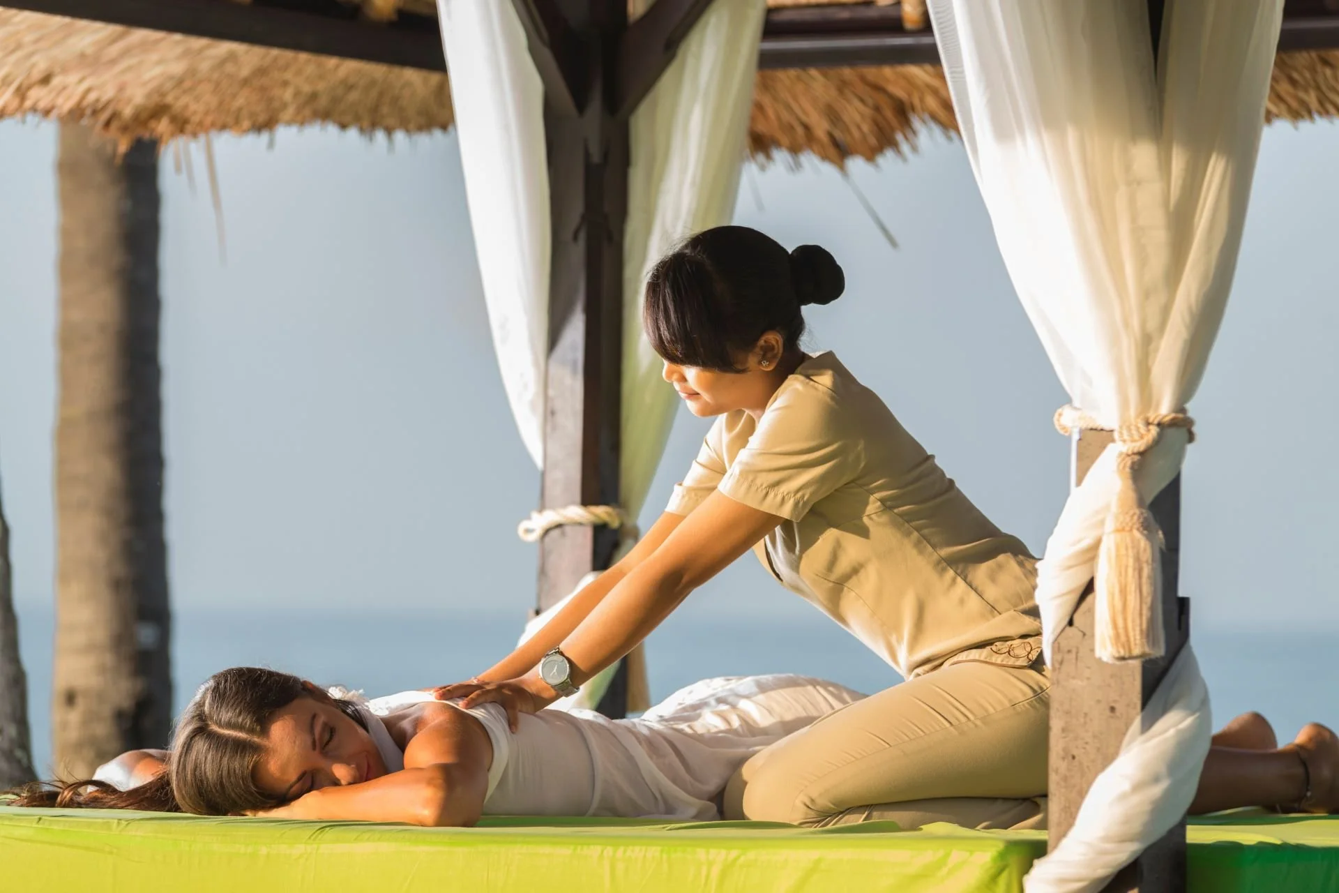 What to Wear to a Massage? What to Wear to a Massage? - Youngwomanhavingamassageunderagazebo