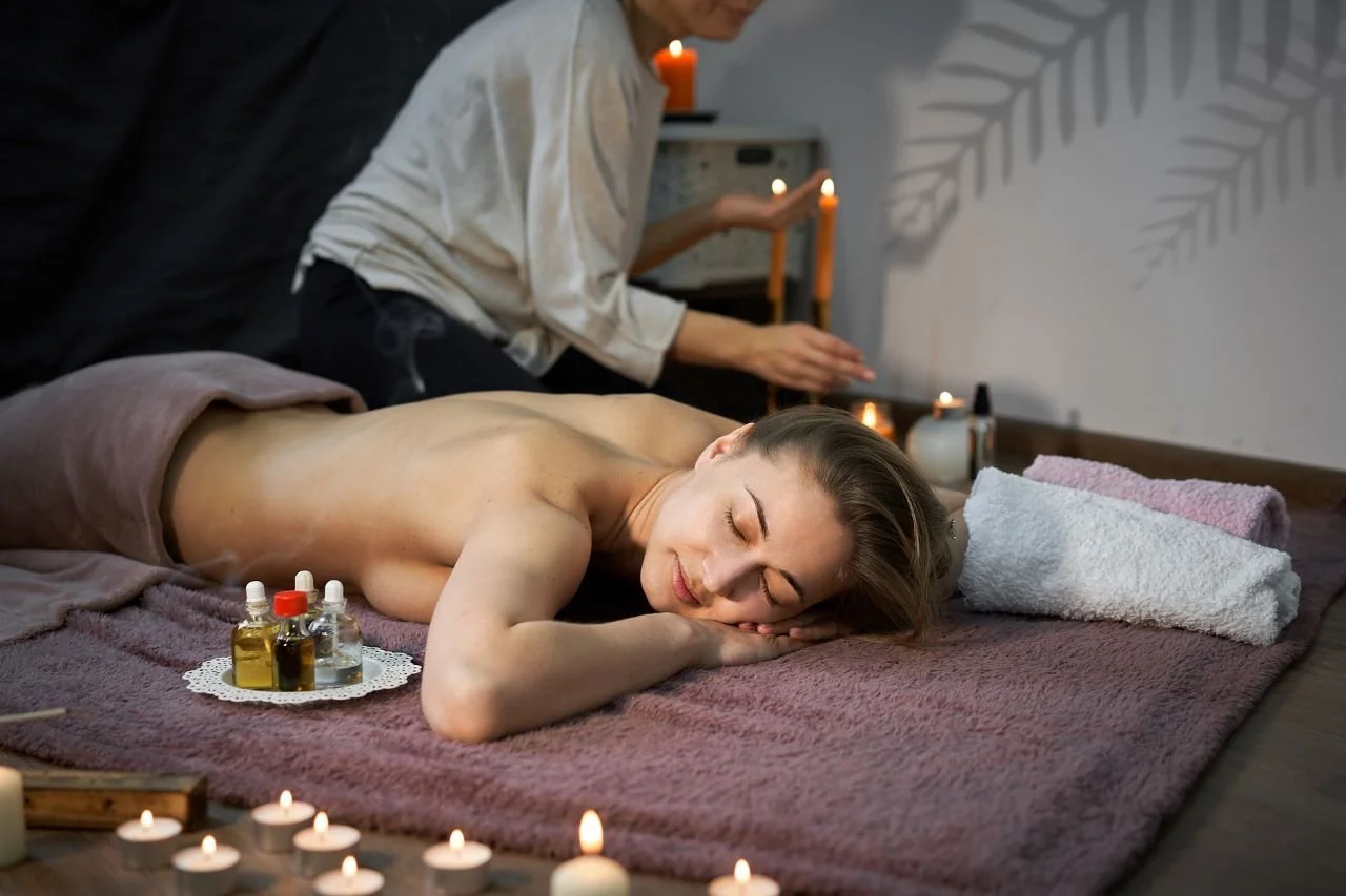 Candle Massage: Everything You Need to Know - candlemassageeverythingyouneedtoknow 1